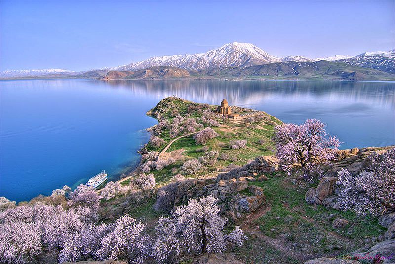 Akdamar-Island-Armenian-Cathedral-of-the-Holy-Cross