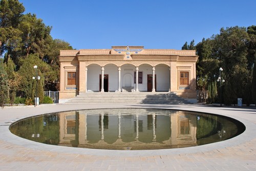 Zoroastrian_Fire_Temple_in_Yazd_1